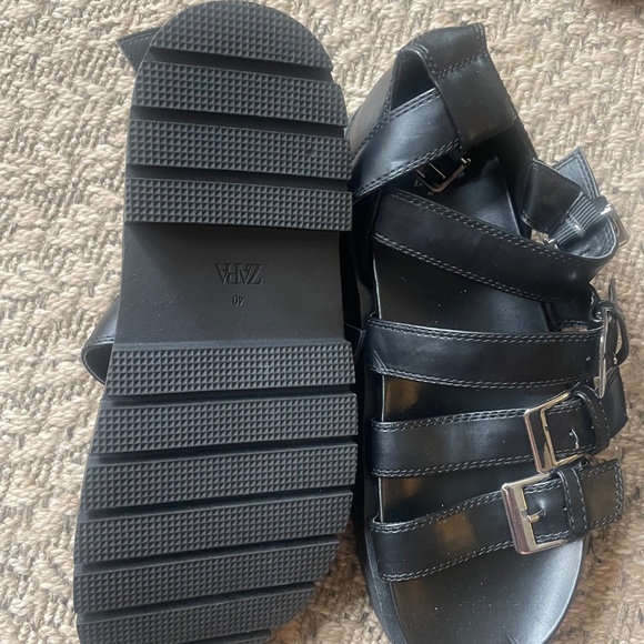 Zara cage shows - Picture 2 of 2